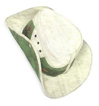Chapéu de lona de caminhão original tom verde claro com Remendos e botão na aba