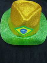 Chapéu de plástico estampado do Brasil.
