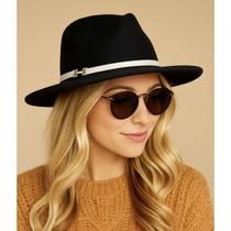 Chapéu Fedora Preto de Feltro com Faixa Branca e Fivela Prateada Luxuosa