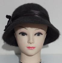 Chapéu Feminino em Pele com laço em cetim, estilo Clochê
