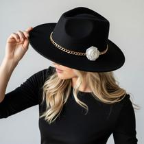 Chapéu Feminino Fedora De Feltro com Botão de Rosa Branca Flor de Cetim