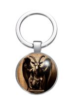 Chaveiro Baphomet fazendo pose