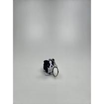 Chaveiro de cachorrinho preto com branco impresso em 3d