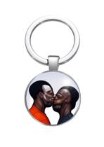 Chaveiro Dois Homens Negros se beijando temática LGBTQIA+