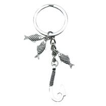 Chaveiro Fish Hook com três pingentes de peixe para amantes da pesca