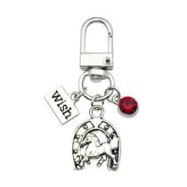 Chaveiro Horseshoe & Horse com pedra preciosa vermelha para bolsas Chaveiro Horseshoe & Horse com pedra preciosa vermelha para bolsas