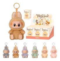 Chaveiro Labuu Monster Brinquedo Pegadinha Have A Seat