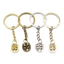 Chaveiro Lucky Horseshoe e trevo de metal de quatro folhas