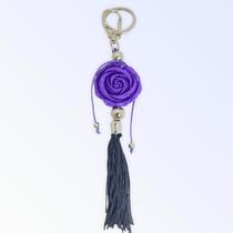 Chaveiro Rosa roxa e pompom preto resina 20 cm