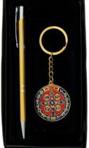Chaveiro São Bento Moeda com Caneta Dourada Chaveiro São Bento Moeda com Caneta Dourada