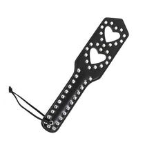 Chibata de Couro PU com Rebites e Corações Vazados - 34cm Chibata de Couro PU com Rebites e Corações Vazados - 34cm