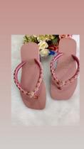 Chinelo bordado modelo meia cana Chinelo bordado modelo meia cana