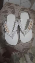 Chinelo branco com dourado Chinelo branco com dourado