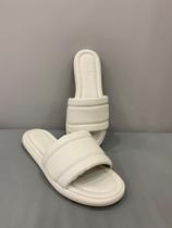 Chinelo creme feminino marca Deon Chinelo creme feminino marca Deon