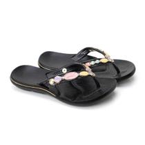 Chinelo de Dedo Casual em Borracha Alcalay com Detalhes em Pedra e Sola Leve Chinelo de Dedo Casual em Borracha Alcalay com Detalhes em Pedra e Sola Leve