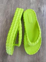 Chinelo feminino adulto cor verde lima tamanho 36 Chinelo feminino adulto cor verde lima tamanho 36