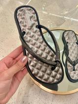 Chinelo Feminino Anatômico Com Tiras Em Strass Preto