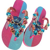 Chinelo Feminino Havaianas Customizada com Glitter Lilo Stitch e Pedraria Chinelo Feminino Havaianas Customizada com Glitter Lilo Stitch e Pedraria