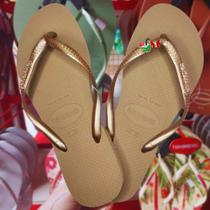 Chinelo Feminino Havaianas Slim Logo Metallic Rose Gold com Aplique Pingente Personalizado Chinelo Feminino Havaianas Slim Logo Metallic Rose Gold com Aplique Pingente Personalizado