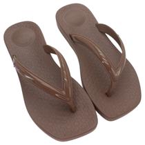 Chinelo Feminino Ipanema Pluma - Marrom Chinelo Feminino Ipanema Pluma - Marrom