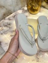 Chinelo Feminino Plataforma Com Tiras Em Strass Off White