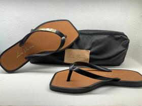 Chinelo feminino preto liso lia vieira com necesserie