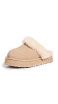 Chinelo Feminino UGG Disquette - Camurça Areia com Pele de Carneiro - Tamanho 12 US