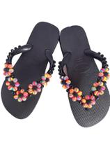 Chinelo havaianas decorados preto com pérola coloridas