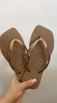 Chinelo havaianas slim square logo metallic rose gold