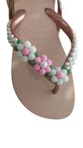 Chinelo Havaianas top bordado rosa ballet 3 flores Chinelo Havaianas top bordado rosa ballet 3 flores