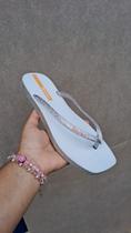 Chinelo Ipanema Feminino Branco/Glitter/Prata Ref.: 27095 Chinelo Ipanema Feminino Branco/Glitter/Prata Ref.: 27095