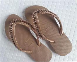 Chinelo marrom com detalhe Chinelo marrom com detalhe