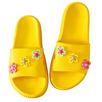 Chinelo Nuvem Slide Amarelo em EVA com Pins Personalizáveis