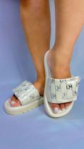 Chinelo Slide Feminino Fashion com Tira Estampada e Conforto Extra Chinelo Slide Feminino Fashion com Tira Estampada e Conforto Extra