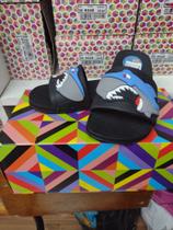 Chinelo slide tubarão infantil