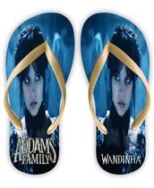 Chinelo Temático Familia Addams Wandinha Azul Tira Dourada