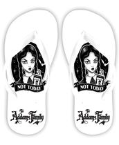 Chinelo Temático Wandinha Familia Addams Fundo Branco