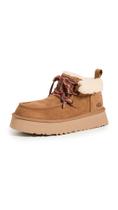 Chinelo UGG feminino Funkarra Cabin Cuff castanho tamanho 10