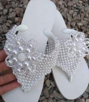 chinelos havaianas personalizado com perolas e flor de perolas chinelos havaianas personalizado com perolas e flor de perolas