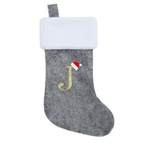 Chisander 20 polegadas cinza com branco Super macio de pelúcia meias de Natal personalizado bordado monograma de meias de Natal enfeites suspensos para decorações de festa de Natal de férias da família (letra J)
