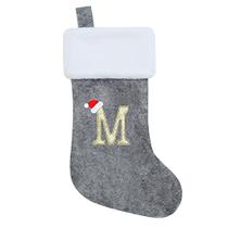 Chisander 20 polegadas cinza com branco Super macio meias de Natal de pelúcia personalizado bordado monograma de meias de Natal enfeites suspensos para decorações de festa de Natal de férias da família (letra M)