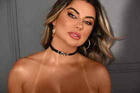 Choker com Escrita Puta em Letras Douradas - Acessório de Moda Choker com Escrita Puta em Letras Douradas - Acessório de Moda