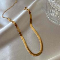 Choker fita laminada 5mm lisa 34 cm banhada a ouro 18k