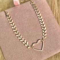 Choker Folhas e Coração Vazado