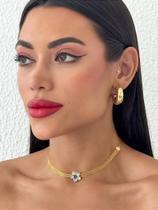 Choker Manta com Flor de Zircônia Azul - Folheado a Ouro 18K Elegante e Sofisticado Choker Manta com Flor de Zircônia Azul - Folheado a Ouro 18K Elegante e Sofisticado