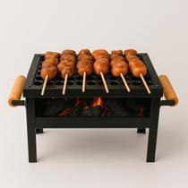 Churrasqueira Mini Portátil em Aço com Grelha Inox e Alças de Madeira Churrasco Churrasqueira Mini Portátil em Aço com Grelha Inox e Alças de Madeira Churrasco