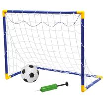 Chute a gol com trave, bola de futebol e bomba de ar Chute a gol com trave, bola de futebol e bomba de ar