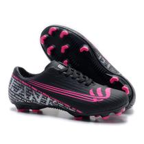 Chuteira Campo Gramado Preto Pink Cano Baixo com Trava Tachão Solado Costurado Blank Star 38 ao 44 Chuteira Campo Gramado Preto Pink Cano Baixo com Trava Tachão Solado Costurado Blank Star 38 ao 44