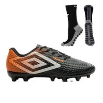 Chuteira Campo Umbro Warskin Masculina + Meia Antiderrapante Preta Chuteira Campo Umbro Warskin Masculina + Meia Antiderrapante Preta