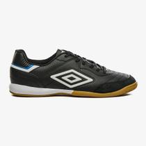 Chuteira Futsal Speciali Classic Umbro Unissex Cor:Preto+AzulTamanho:43Gênero:Unissex Chuteira Futsal Speciali Classic Umbro Unissex Cor:Preto+AzulTamanho:43Gênero:Unissex